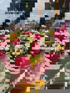 BUQUÊ 12 ROSAS + 12 FERRERO